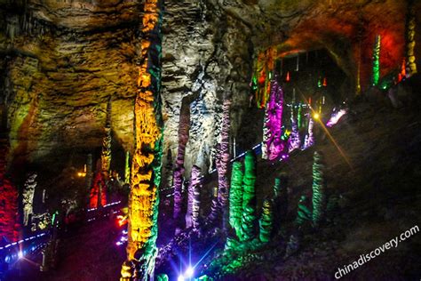 ¡Sumérgete en la Historia y la Belleza Natural de las Grutas de Huanglong!